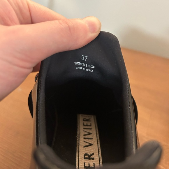 Roger Vivier all black ‘Viv’ runner with crystal embellishment. Size 37 - Picture 7 of 7